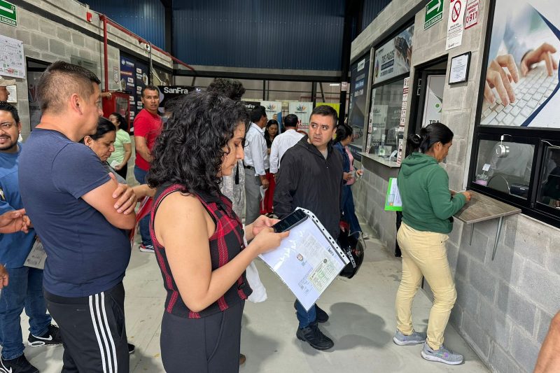 Madrugar para matricular su vehículo, la travesía de los napenses por un turno en Pastaza